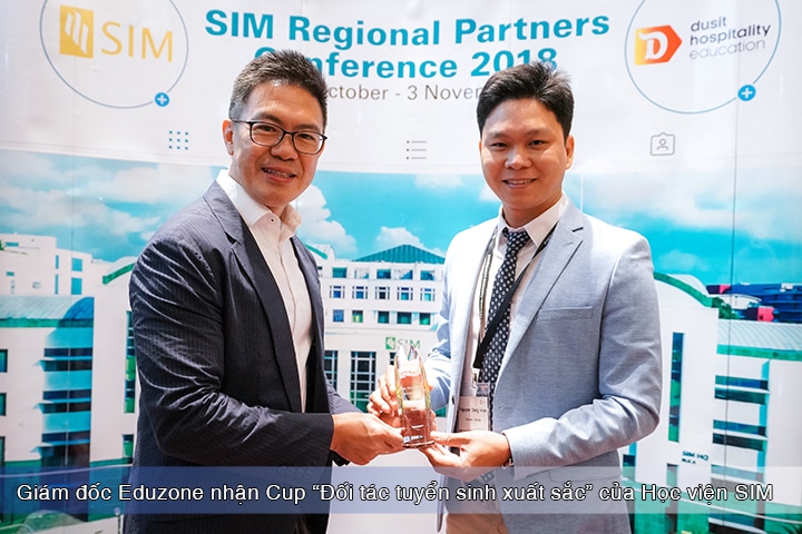eduzone nhan cup hoc vien sim - Eduzone được trao danh hiệu "Agent xuất sắc 2018" của Học viện SIM