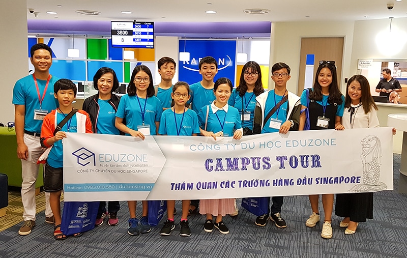 Đoàn thăm trường Kaplan Singapore