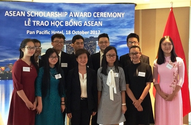 hoc bong asean 2018 - Chỉ có 12 học sinh đạt được học bổng Asean 2017/2018